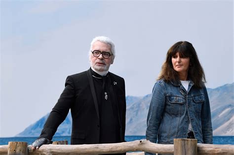 quien es el director creativo de chanel|Virginie Viard .